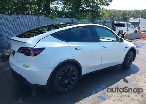 2024 Tesla Model Y Long Range Dual Motor All-Wheel Drive из США, поврежденный, VIN 7SAYGDEE8RA239384